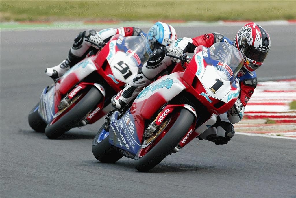 Lavilla and Haslam at the Snetterton BSB round - Picture credits Ducati Corse Press.