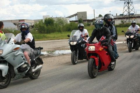 Me on the SS with my sister on pillion