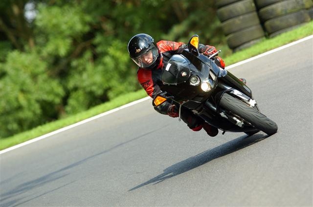 Test riding 749S Cadwell 2006