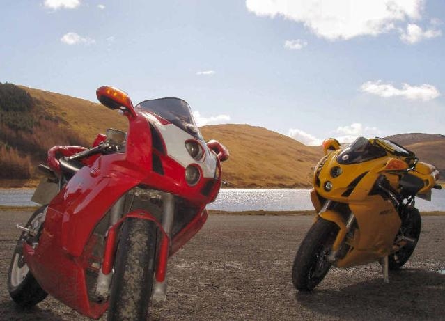 Many thanks to Ian Wood (Dseered), for this picture of his and member Gizmos Ducatis at St. Marys Loch. Roll on Summer!