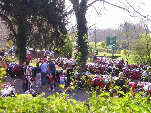 DSC'ers enjoying their bikes and sunshine.