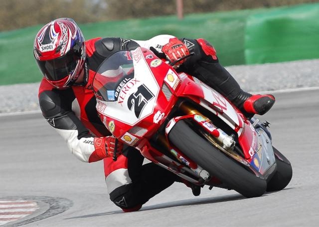 Member Andyb doing what a Ducati does best!